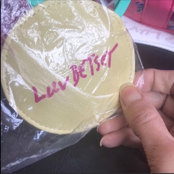 Betsey Johnson floral print travel bag❗️sold❗️ - Picture 3 of 7